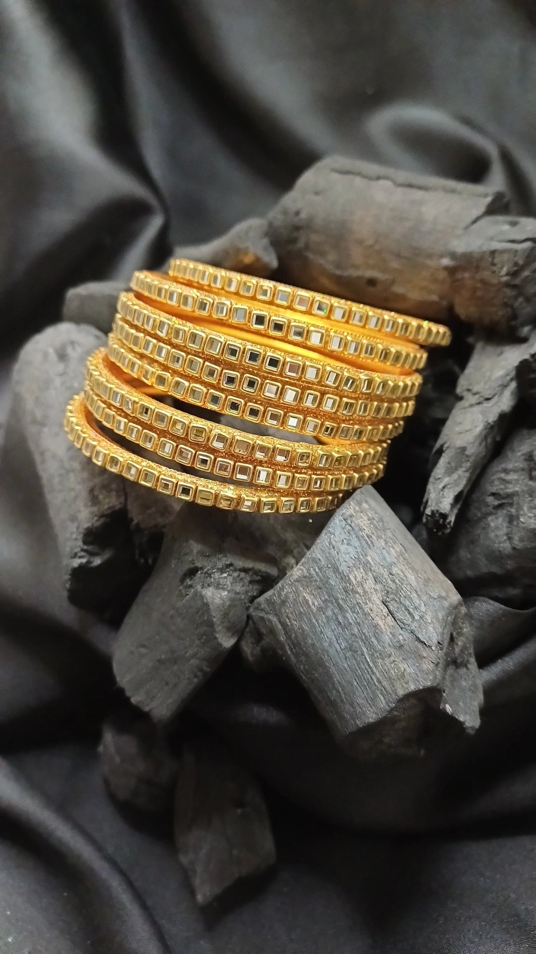 NABILA KUNDAN BANGLES