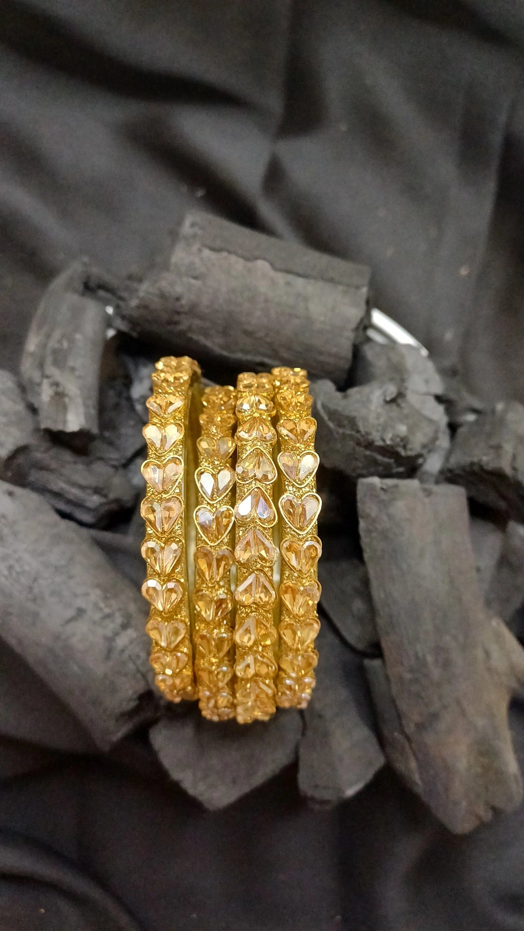 DILPASAND KUNDAN BANGLES