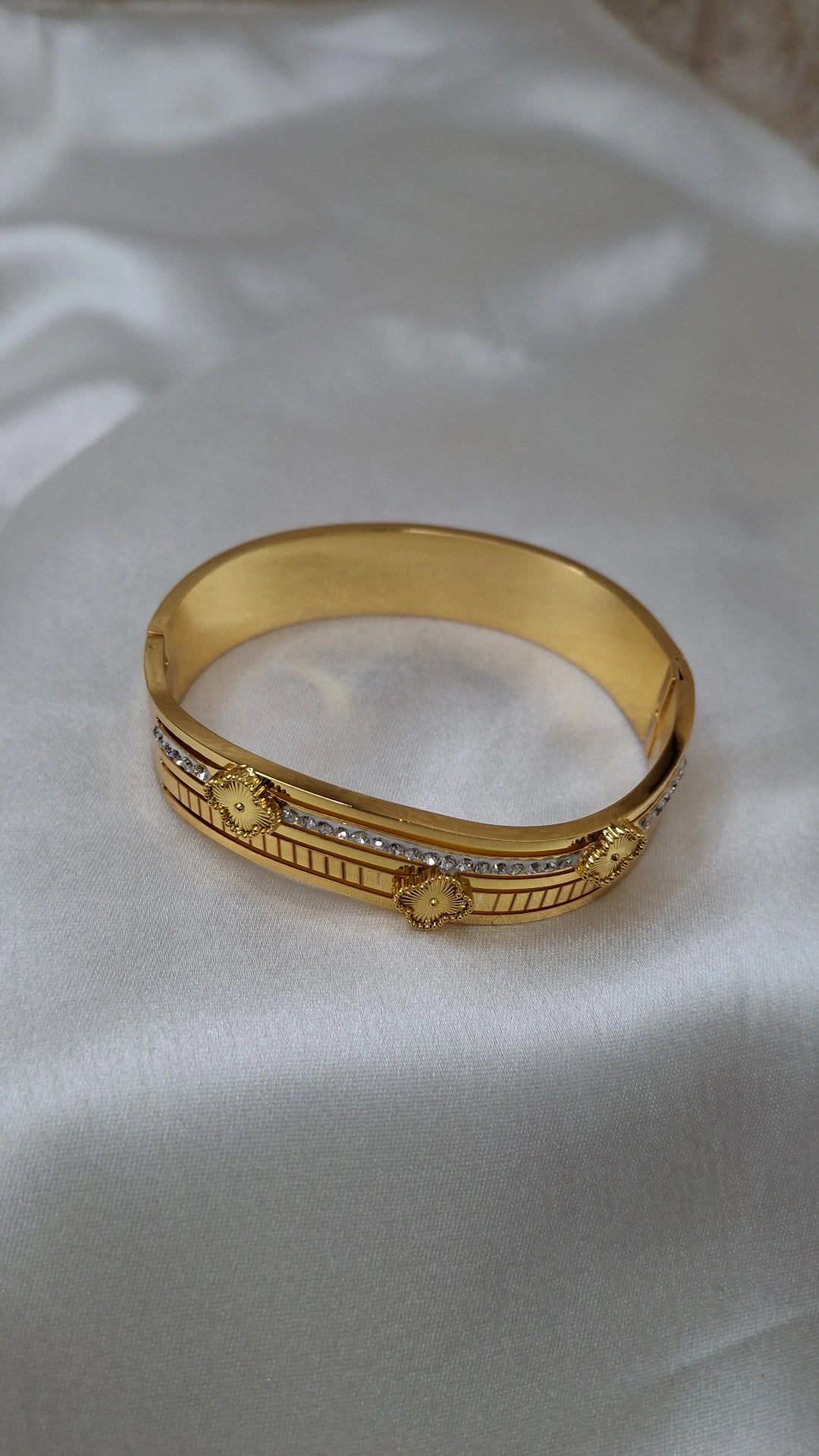 AD GOLD CUFF BRACELET 01