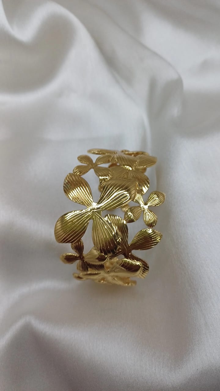 BOLD GOLD CUFF BRACELET