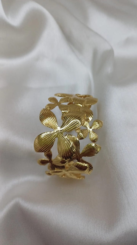 BOLD GOLD CUFF BRACELET