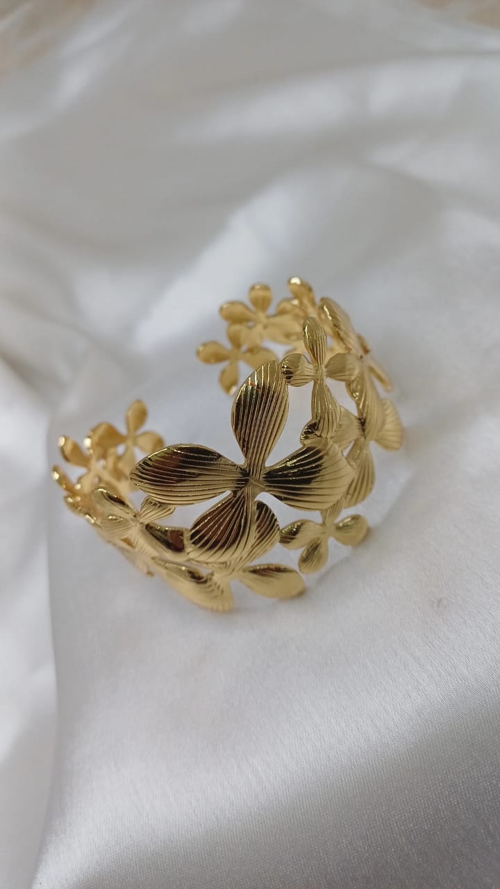 BOLD GOLD CUFF BRACELET