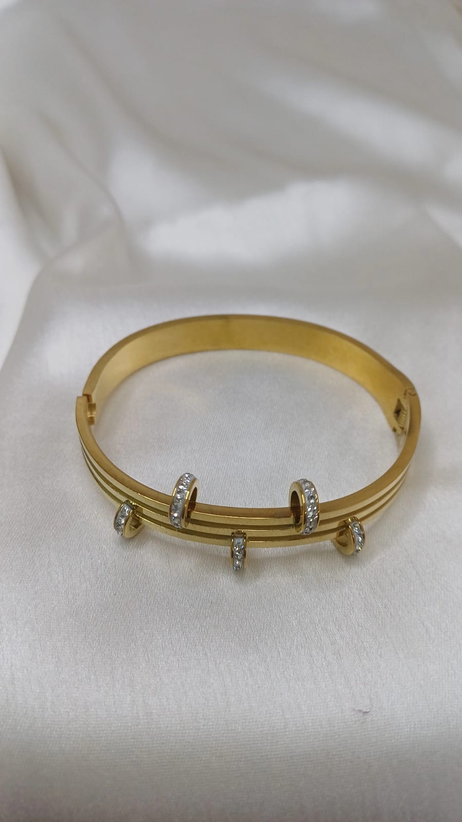 GOLD CUFF SLEEK BRACELET