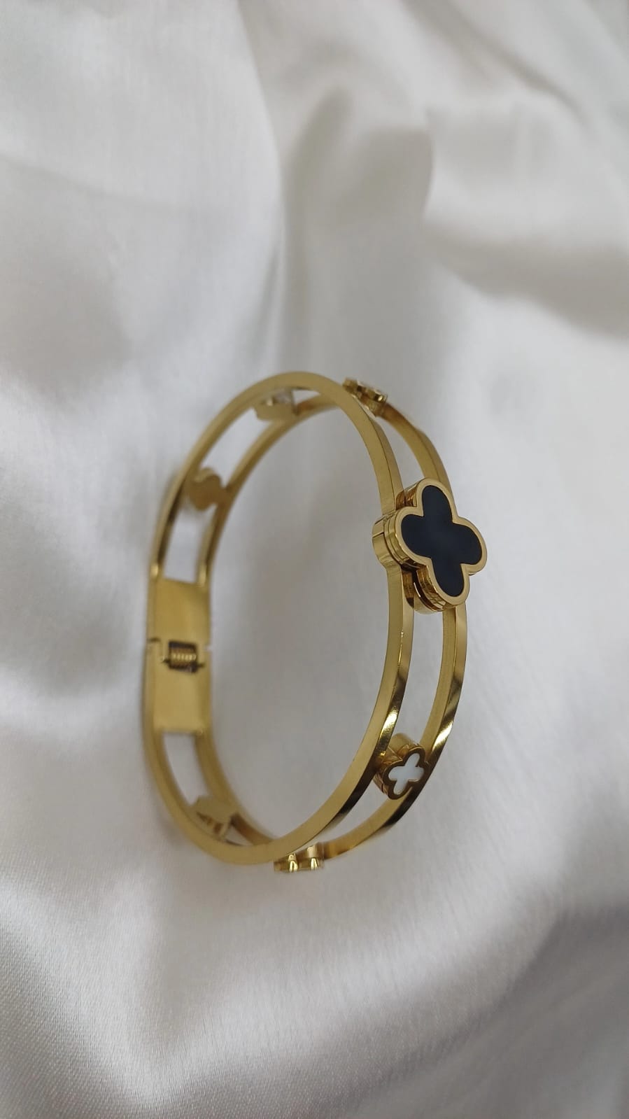 BLACK FLOWER BRACELET