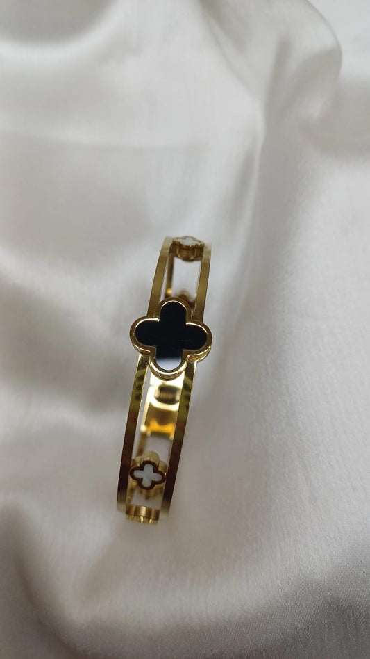 BLACK FLOWER BRACELET