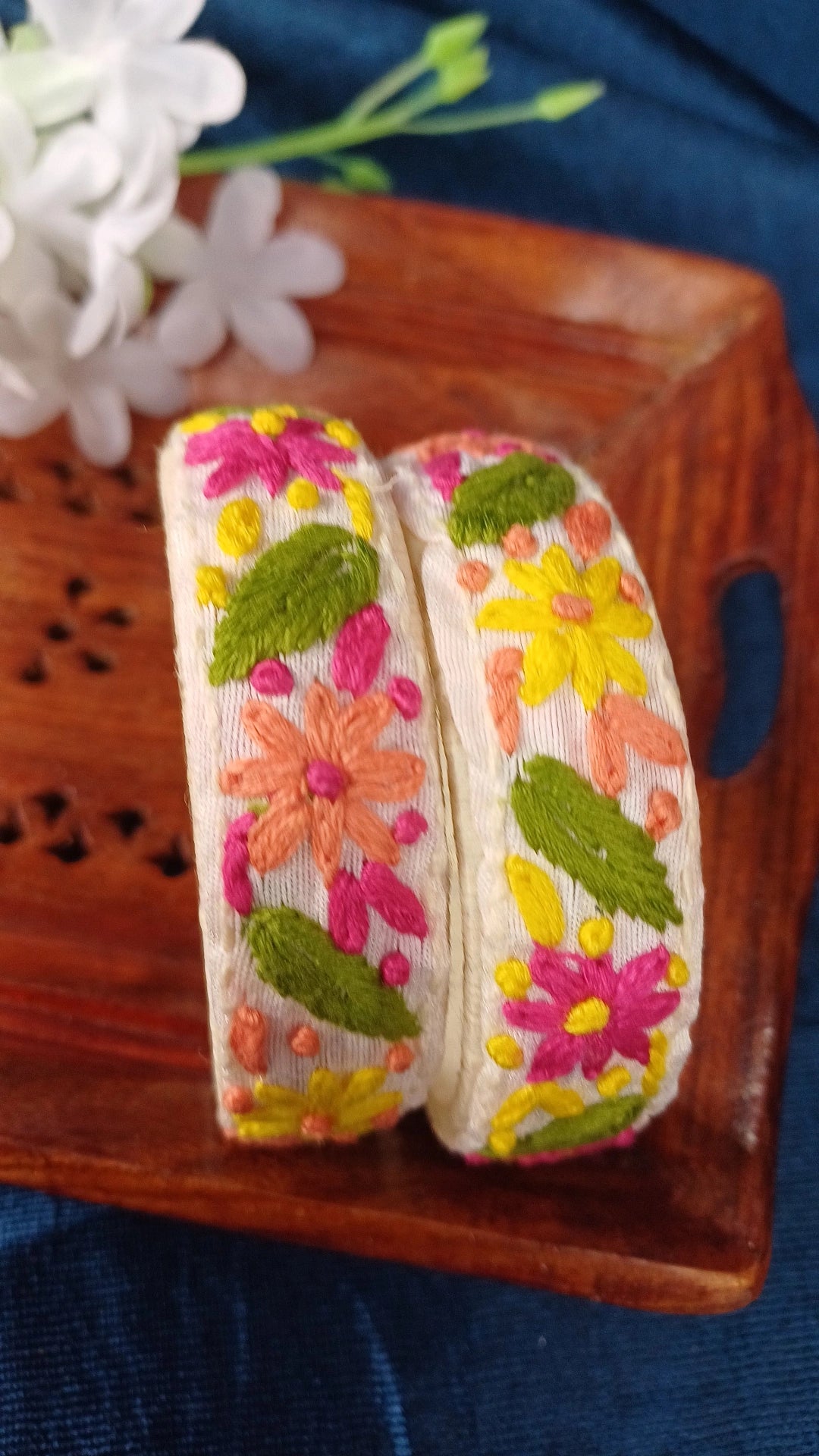 OFF WHITE CHIKANKARI BANGLES