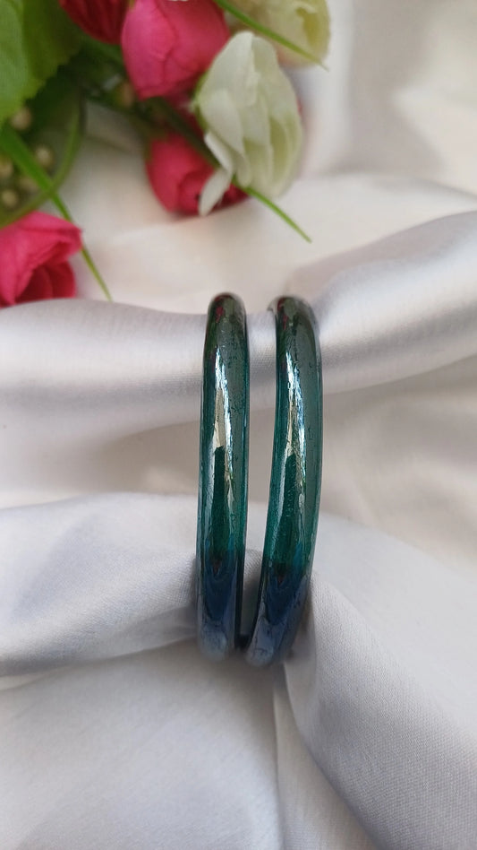 GREEN SHINY GLASS BANGLES