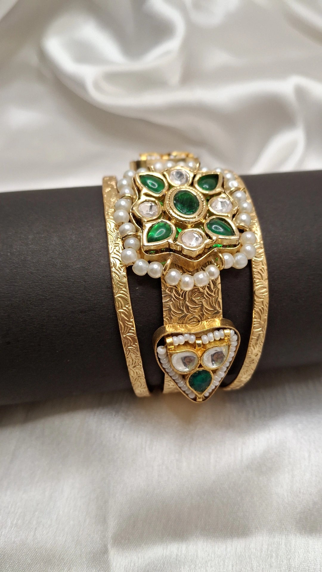 INDIRA ROYAL KADA
