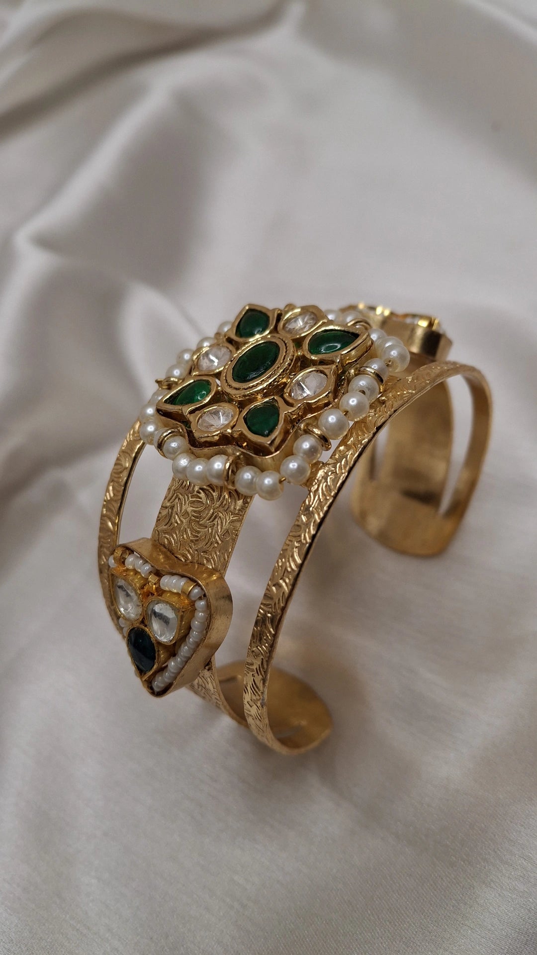 INDIRA ROYAL KADA