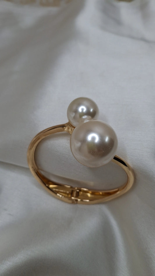 GAINT PEARL BRACELET
