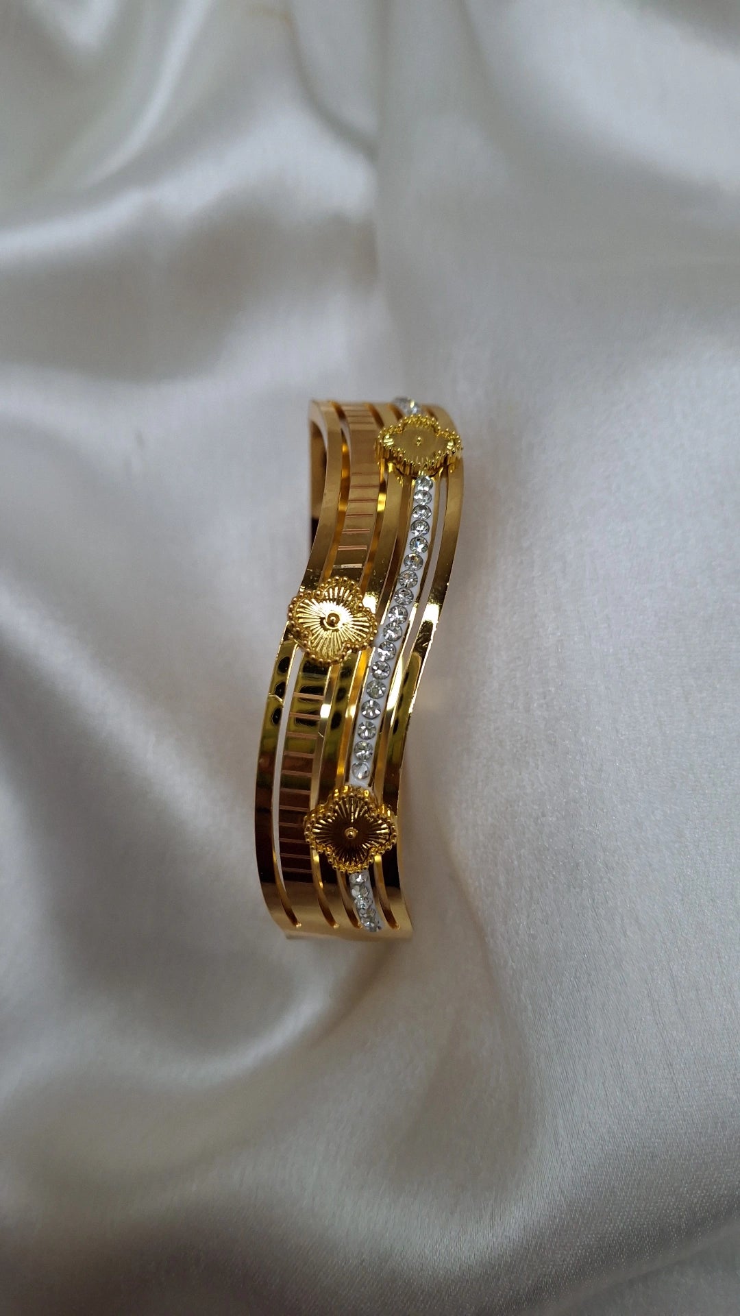 AD GOLD CUFF BRACELET 01