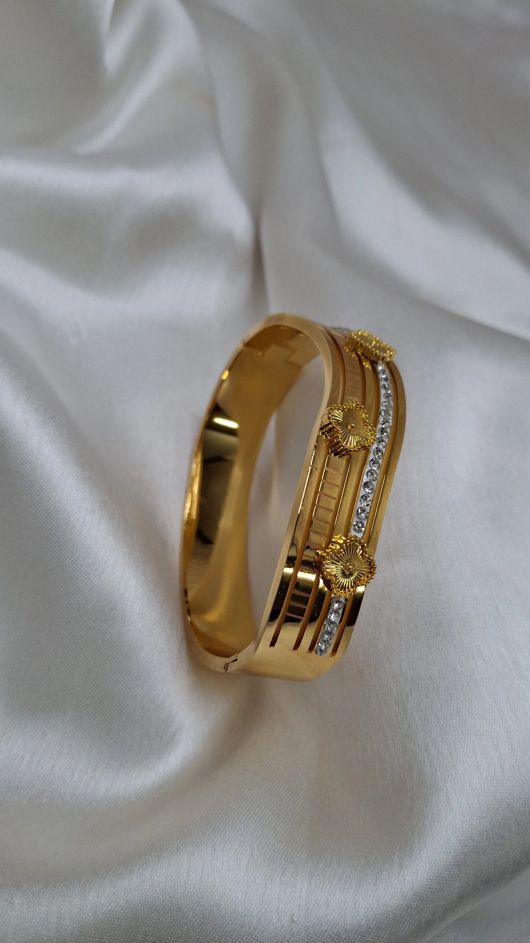 AD GOLD CUFF BRACELET 01