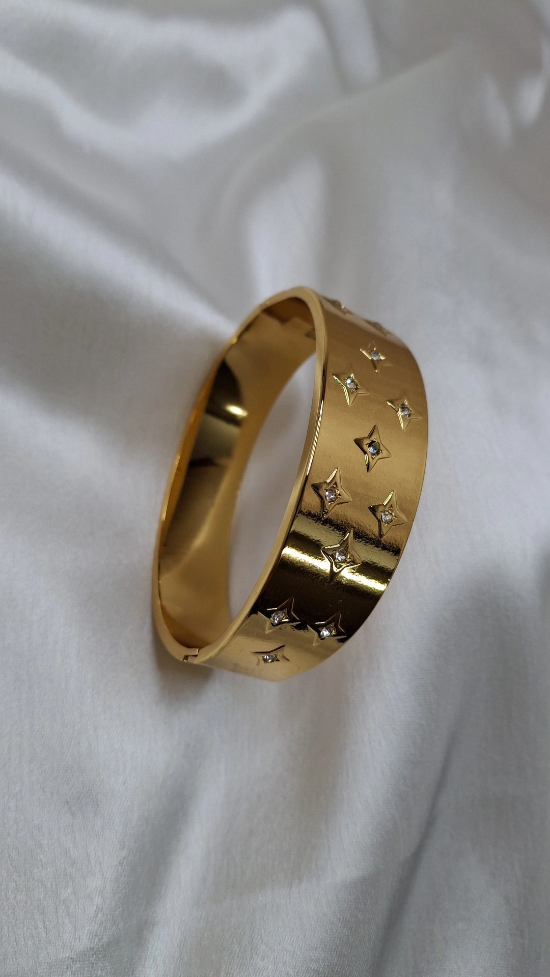 GOLD  CUFF BRACELETS