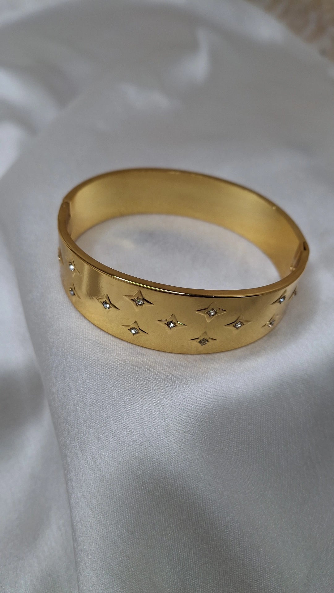 GOLD  CUFF BRACELETS